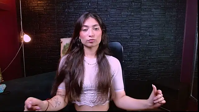 Lizzie Collin online show from September 17, 1:35 pm