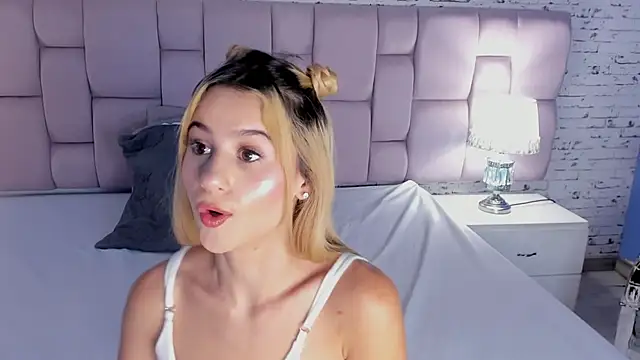 ChloeLaurentt online show from October 18, 4:37 am