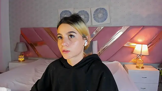 ChloeLaurentt online show from December 14, 2:22 pm