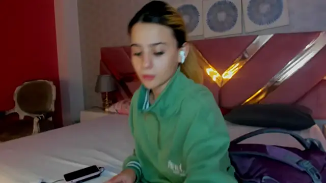 ChloeLaurentt online show from December 16, 12:43 pm