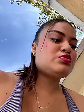 ItsKari online show from September 24, 1:58 pm