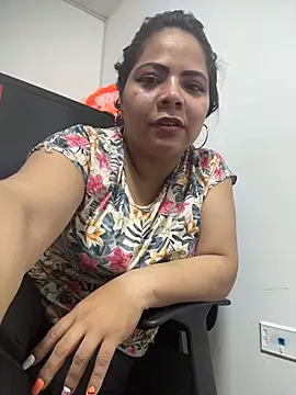 Snapshot of ROUSE_SINCLAIR chatting on October 25, 7:27 am ROUSE SINCLAIR online show from October 25, 7:27 am