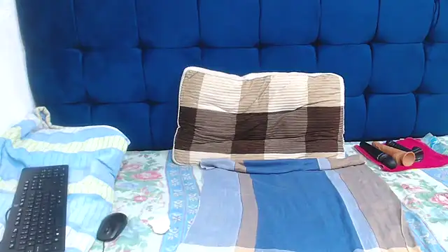 SexyBeverly  online show from October 18, 5:46 pm