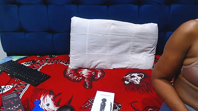 SexyBeverly  online show from October 23, 8:24 am