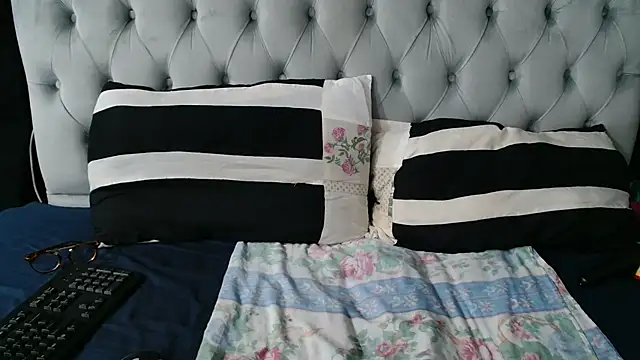 SexyBeverly  online show from November 21, 5:11 pm