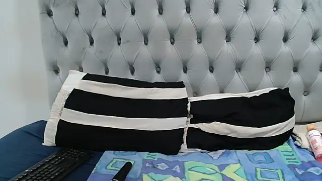 SexyBeverly  online show from November 27, 6:59 am