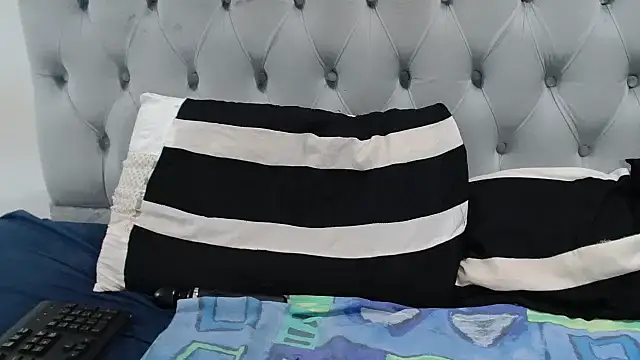 SexyBeverly  online show from November 27, 7:49 pm