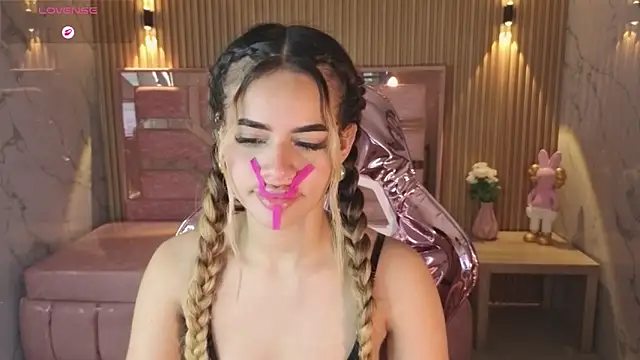 lilith4 s online show from April 7, 8:09 pm