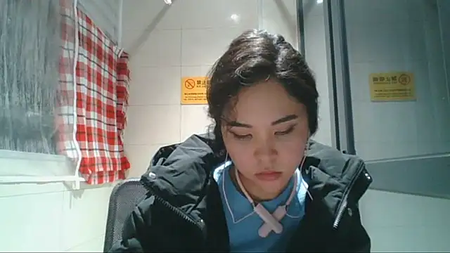 Snapshot of JennyCarpenter chatting on December 15, 10:30 am JennyCarpenter online show from December 15, 10:30 am