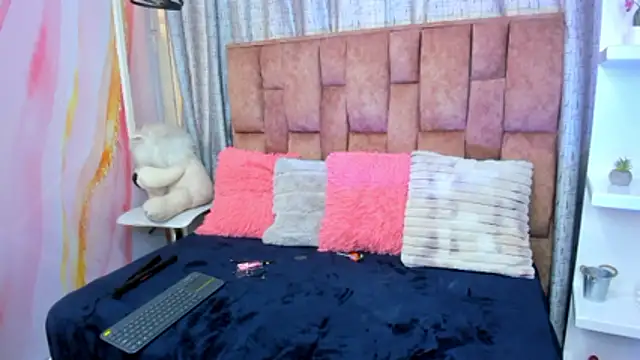 alix noa online show from November 27, 7:27 pm