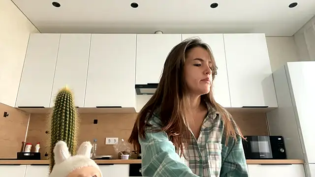 FavorLeila online show from September 20, 9:10 am