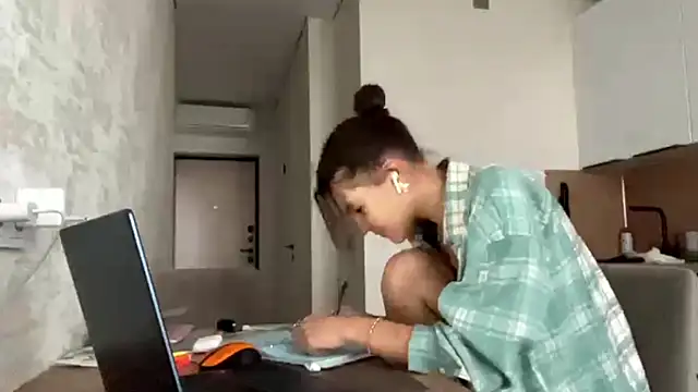 FavorLeila online show from September 28, 1:16 pm