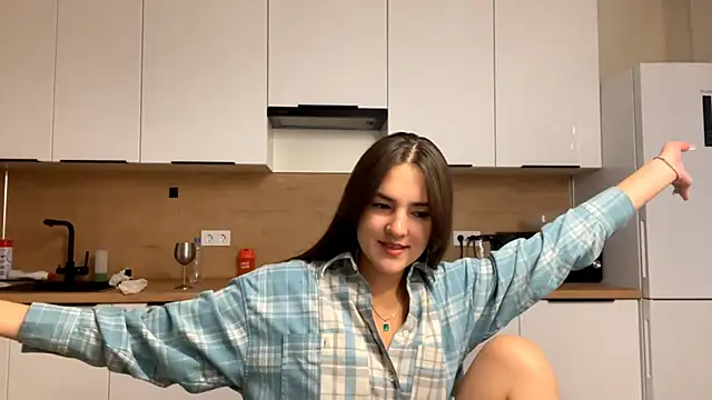 FavorLeila online show from October 3, 2:14 pm