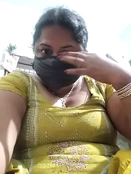 Snapshot of Mmm143 chatting on October 26, 1:00 am Mmm143 online show from October 26, 1:00 am