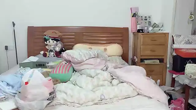 Akong11 online show from October 16, 2:51 pm