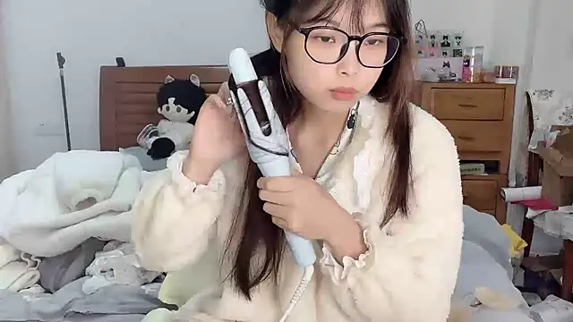 Akong11 online show from November 24, 2:33 am