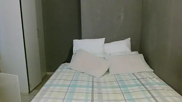 Snapshot of Lillyan_N chatting on June 7, 8:18 am Lillyan N online show from June 7, 8:18 am