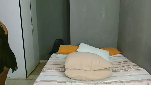 Snapshot of Lillyan_N chatting on June 21, 7:44 am Lillyan N online show from June 21, 7:44 am