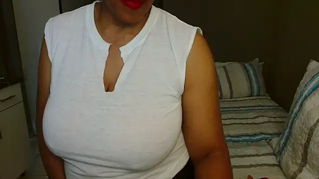 Snapshot of Lillyan_N chatting on July 14, 9:03 am Lillyan N online show from July 14, 9:03 am