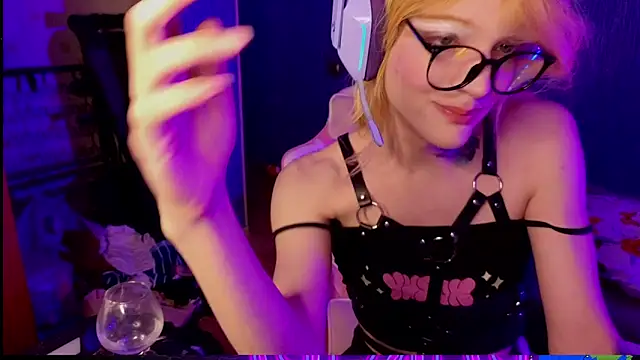 Snapshot of bekvafluttershy chatting on November 22, 1:04 am bekvafluttershy online show from November 22, 1:04 am