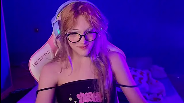 Snapshot of bekvafluttershy chatting on December 14, 4:01 pm bekvafluttershy online show from December 14, 4:01 pm