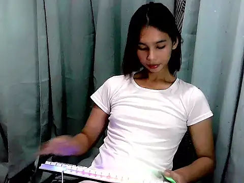 Snapshot of angelic_christine chatting on September 20, 3:18 am angelic christine online show from September 20, 3:18 am