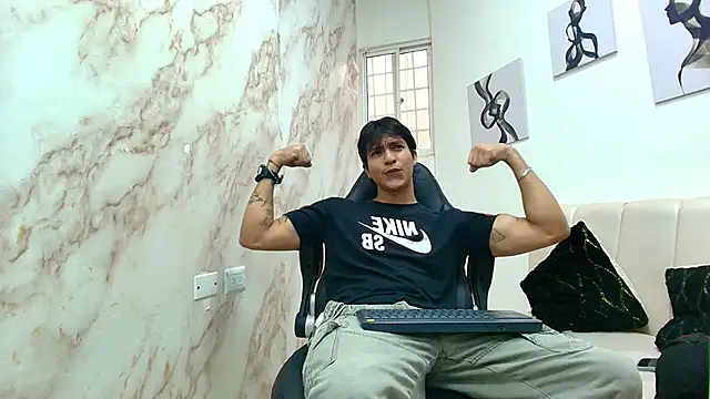 toji luxxer online show from December 21, 8:38 pm