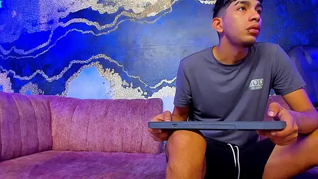 Juicy Creww online show from November 10, 8:46 am