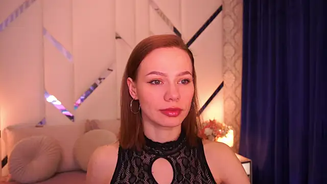 ShyySiren online show from April 8, 1:33 pm