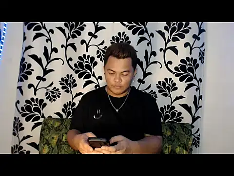 Snapshot of Gayasianzowe chatting on October 1, 2:34 pm Gayasianzowe online show from October 1, 2:34 pm