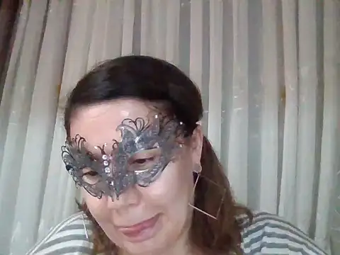 Snapshot of Lomivah chatting on November 9, 7:01 pm Lomivah online show from November 9, 7:01 pm