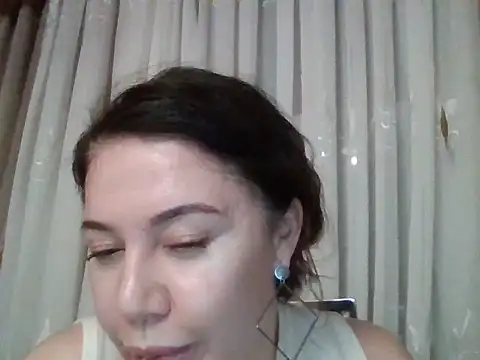 Snapshot of Lomivah chatting on November 15, 8:38 pm Lomivah online show from November 15, 8:38 pm