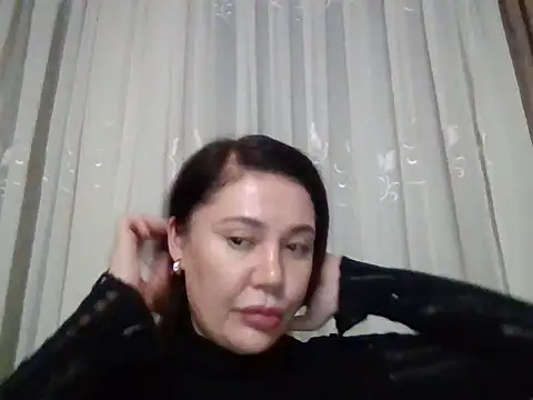 Snapshot of Lomivah chatting on November 28, 7:27 pm Lomivah online show from November 28, 7:27 pm