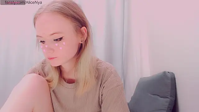 AliceNya cute online show from December 15, 4:28 am