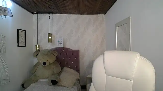 alllyson  online show from December 20, 8:27 pm