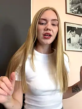 Snapshot of MilaMoone chatting on September 30, 11:48 am MilaMoone online show from September 30, 11:48 am