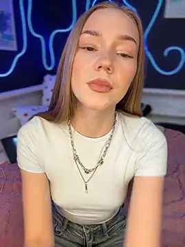Snapshot of MilaMoone chatting on April 20, 11:13 am MilaMoone online show from April 20, 11:13 am