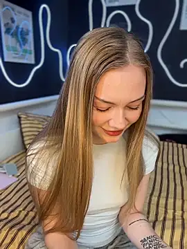 Snapshot of MilaMoone chatting on May 30, 12:02 pm MilaMoone online show from May 30, 12:02 pm