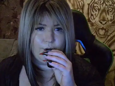 YuliiaSan online show from December 5, 7:10 pm