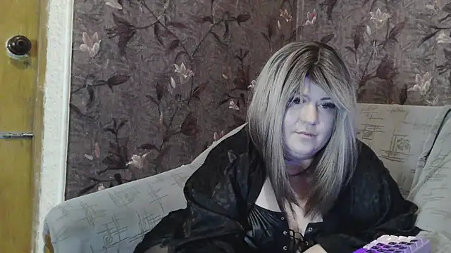 YuliiaSan online show from April 21, 5:50 pm