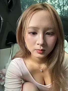 Snapshot of yuki_june chatting on June 23, 7:28 am yuki june online show from June 23, 7:28 am