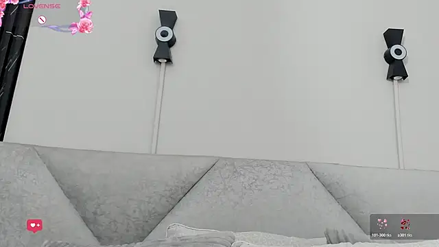 Snapshot of Naomi_Rousse chatting on February 9, 12:53 pm Naomi Rousse online show from February 9, 12:53 pm