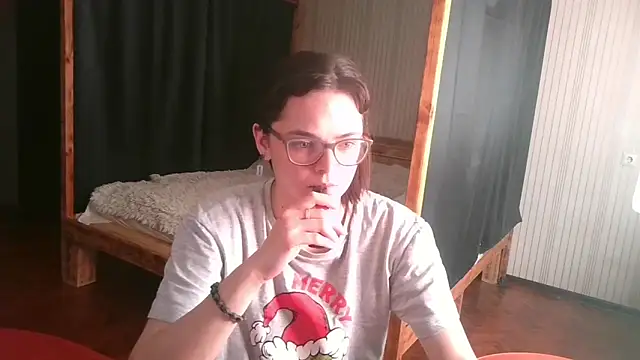 Snapshot of EthelsLover chatting on March 2, 8:10 am EthelsLover online show from March 2, 8:10 am