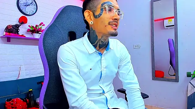 boy tatto777 online show from September 25, 1:59 pm