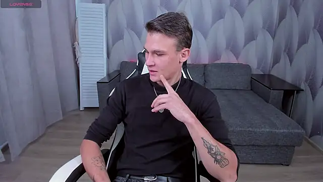 AdamGold01 online show from October 1, 1:17 pm