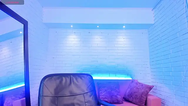 Snapshot of Megancoxx chatting on October 22, 10:48 am Megancoxx online show from October 22, 10:48 am