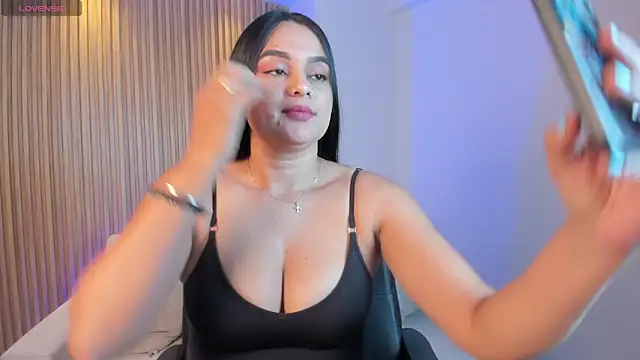 Snapshot of Megancoxx chatting on October 25, 10:56 am Megancoxx online show from October 25, 10:56 am