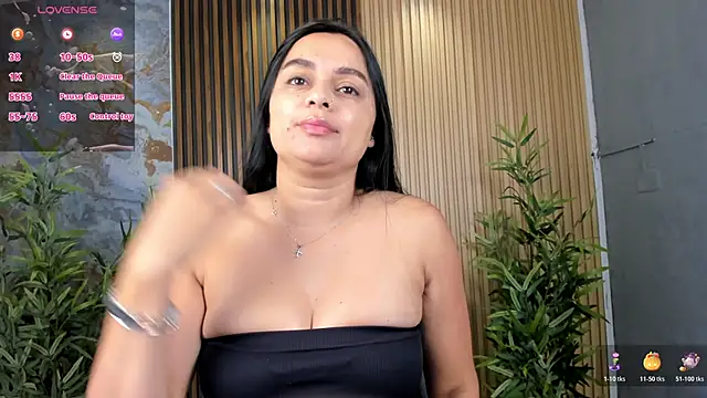 Snapshot of Megancoxx chatting on October 28, 10:52 am Megancoxx online show from October 28, 10:52 am