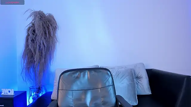 Snapshot of Megancoxx chatting on November 15, 10:56 am Megancoxx online show from November 15, 10:56 am