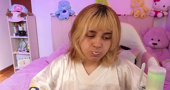 NekoWaifu online show from March 3, 1:28 pm